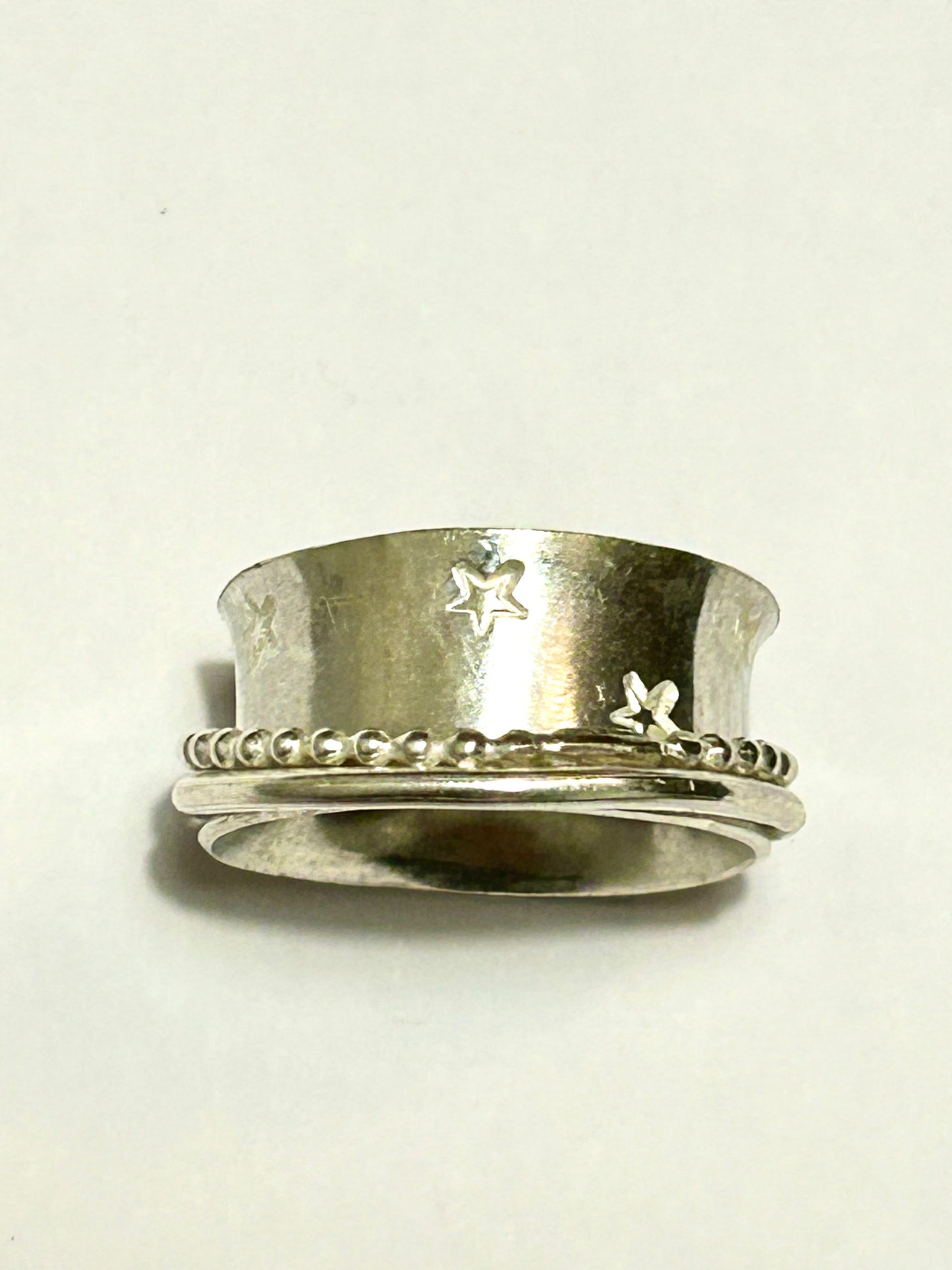 Star Pattern Spinner Ring