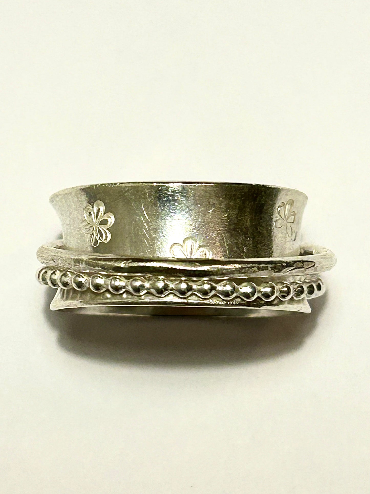 Daisy Pattern Spinner Ring