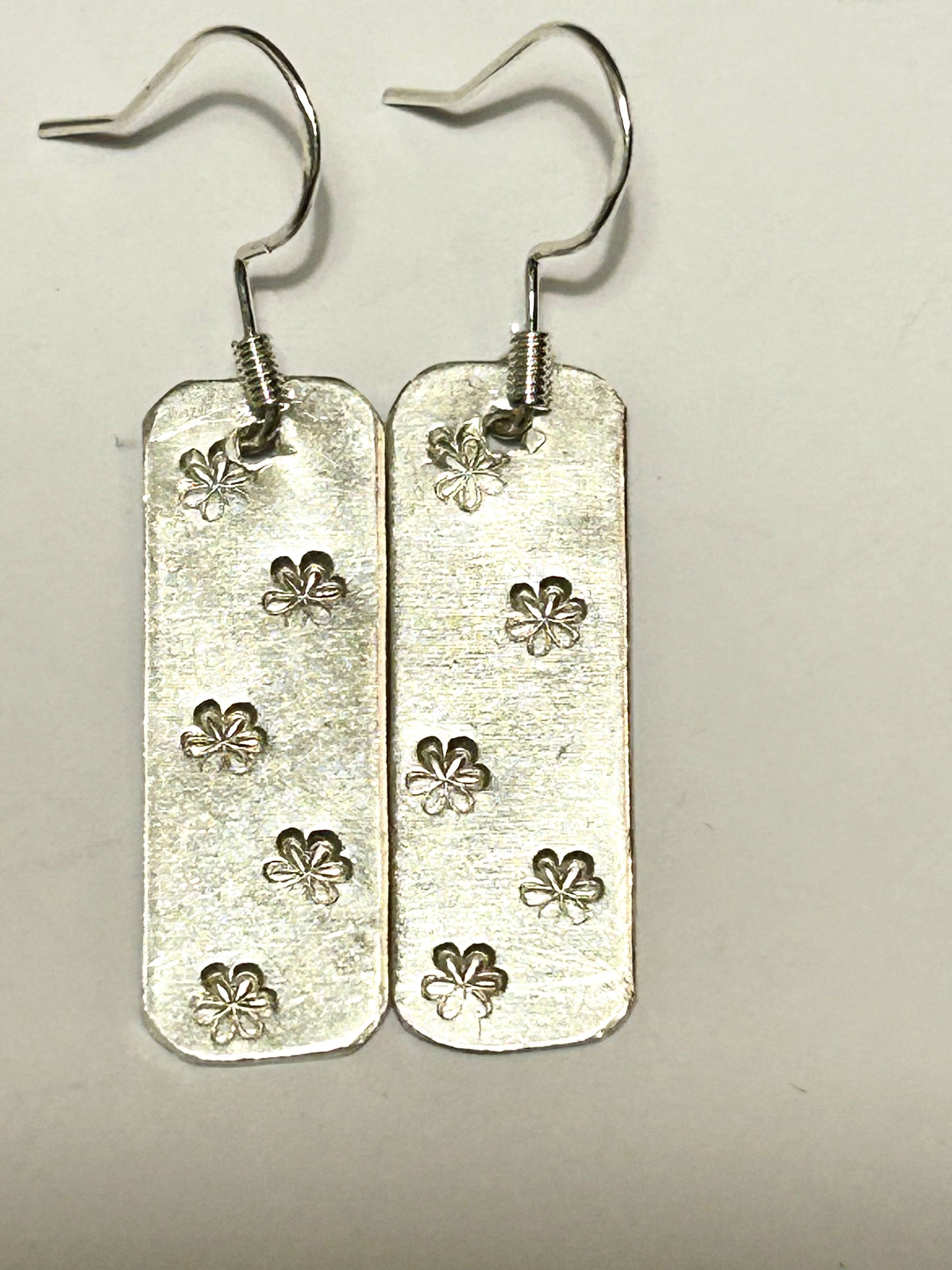 Oblong daisy earrings